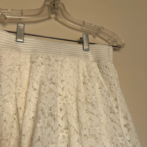 White Lace Dynamite Skirt XS - Picture 3 of 8